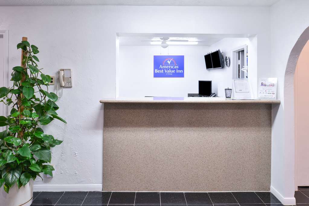 Americas Best Value Inn Clute Интерьер фото