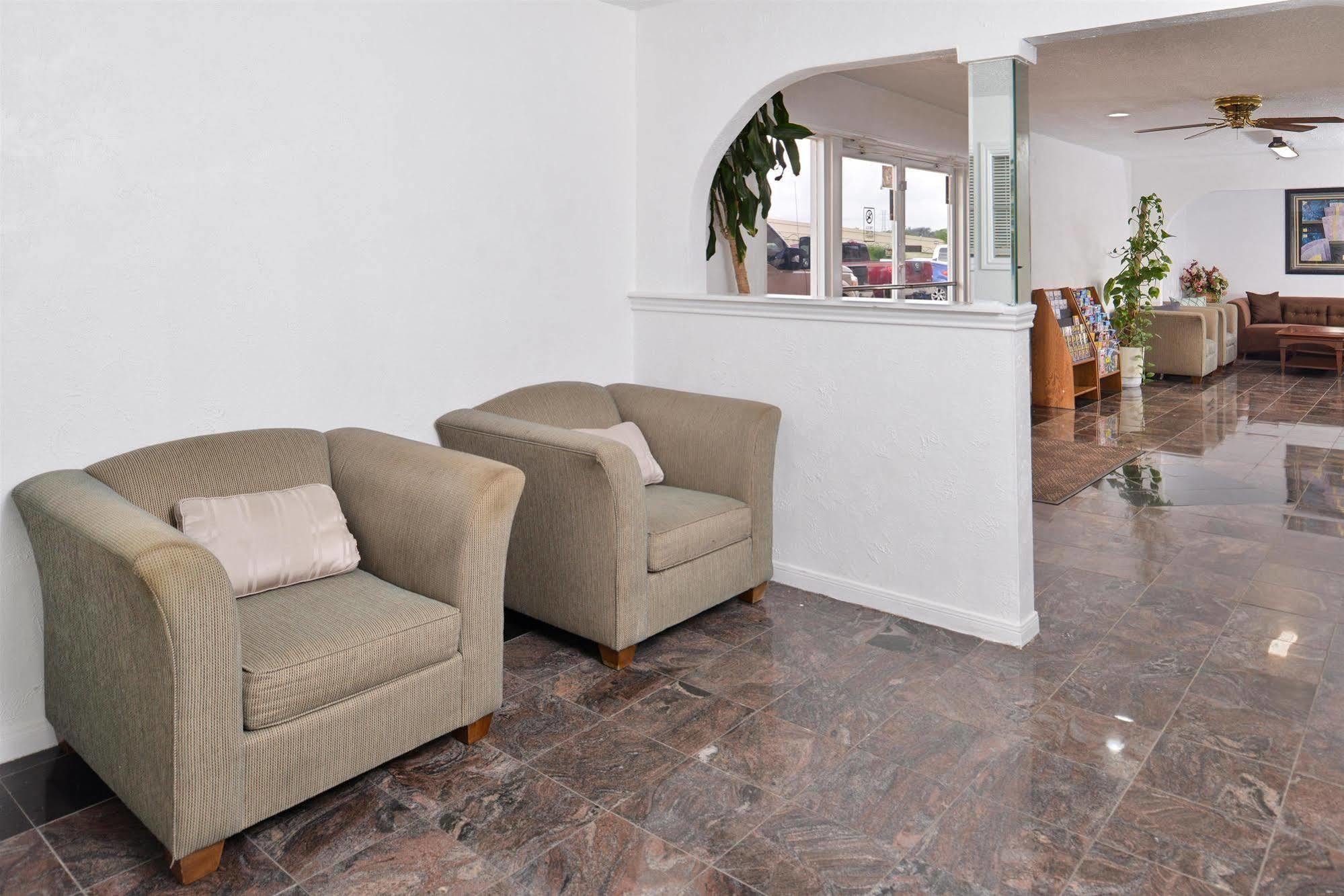 Americas Best Value Inn Clute Экстерьер фото