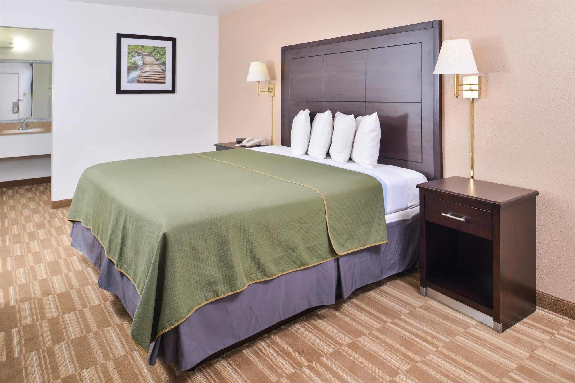 Americas Best Value Inn Clute Экстерьер фото