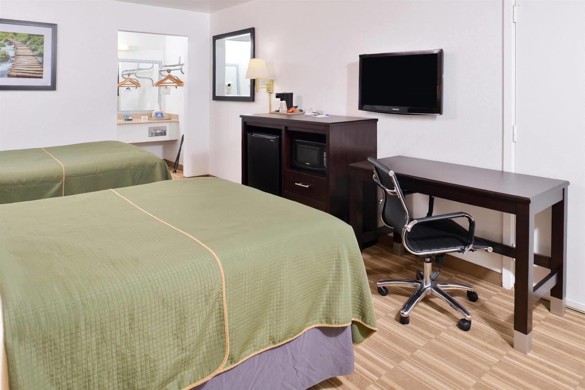 Americas Best Value Inn Clute Экстерьер фото