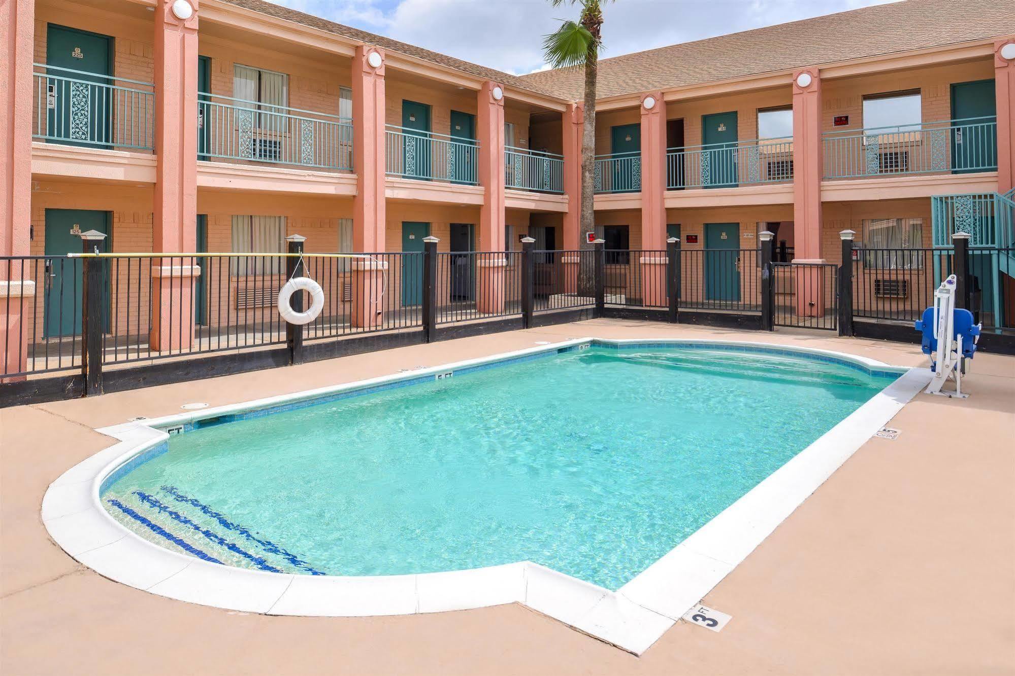 Americas Best Value Inn Clute Экстерьер фото